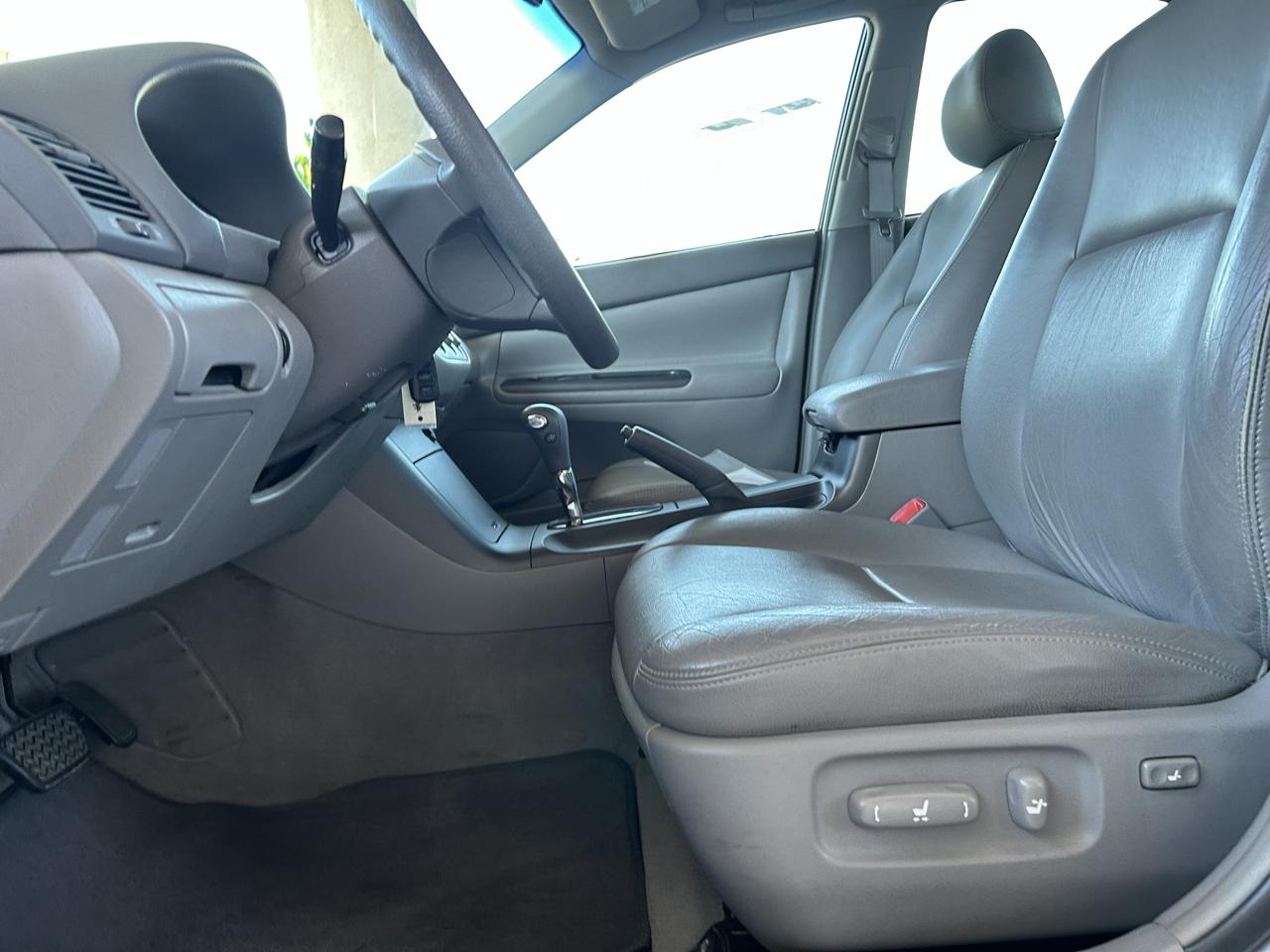 Toyota Camry 4dr Sdn LE Auto 2005