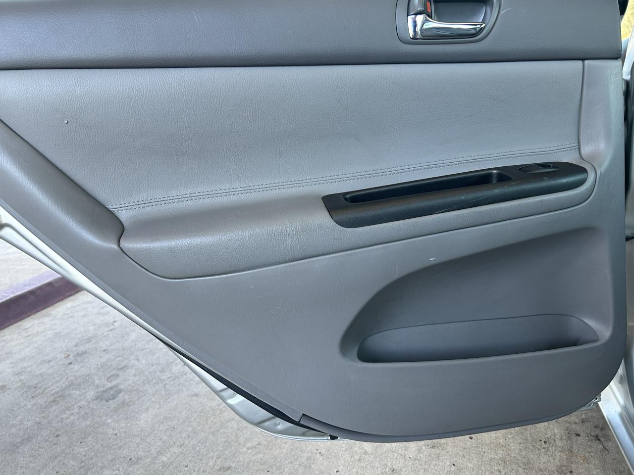 Toyota Camry 4dr Sdn LE Auto 2005