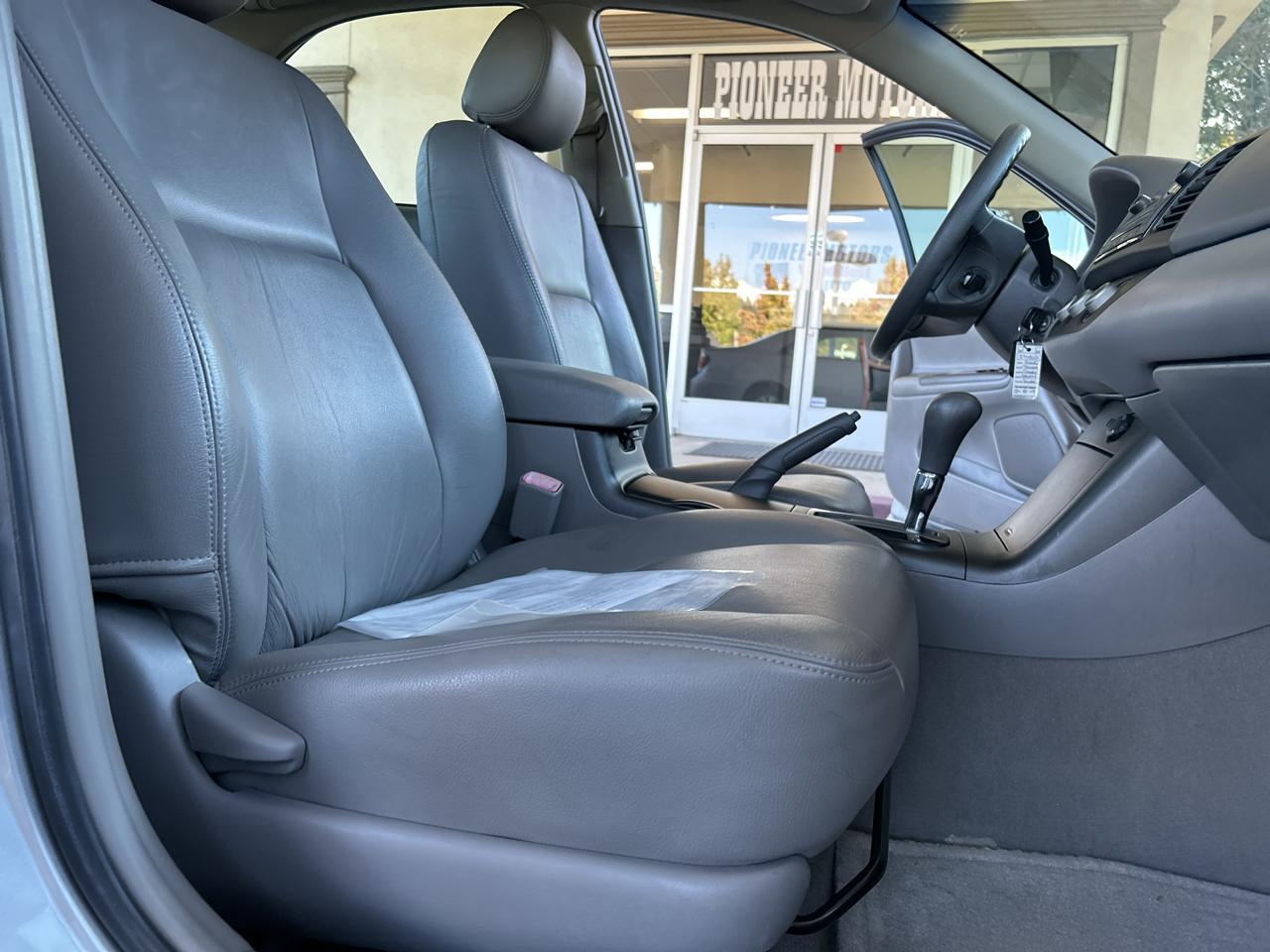 Toyota Camry 4dr Sdn LE Auto 2005