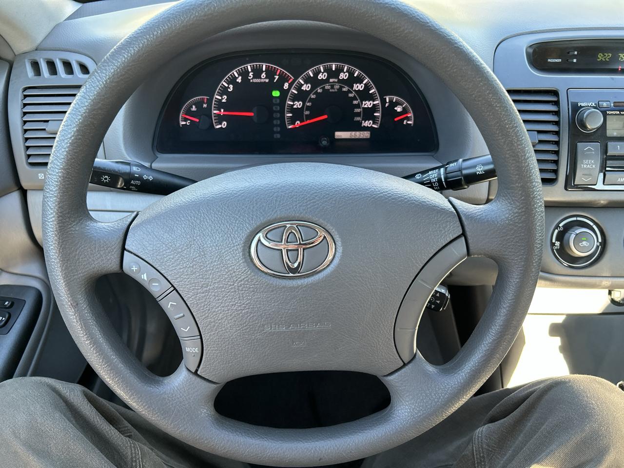 Toyota Camry 4dr Sdn LE Auto 2005