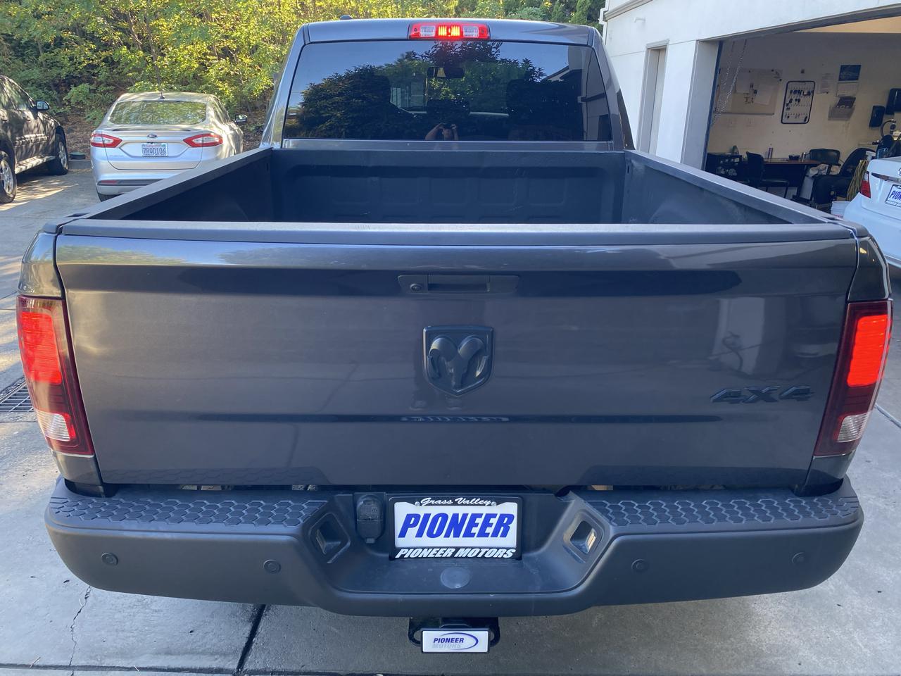 RAM 1500 Warlock 4x4 Crew Cab 5'7" Box 2022