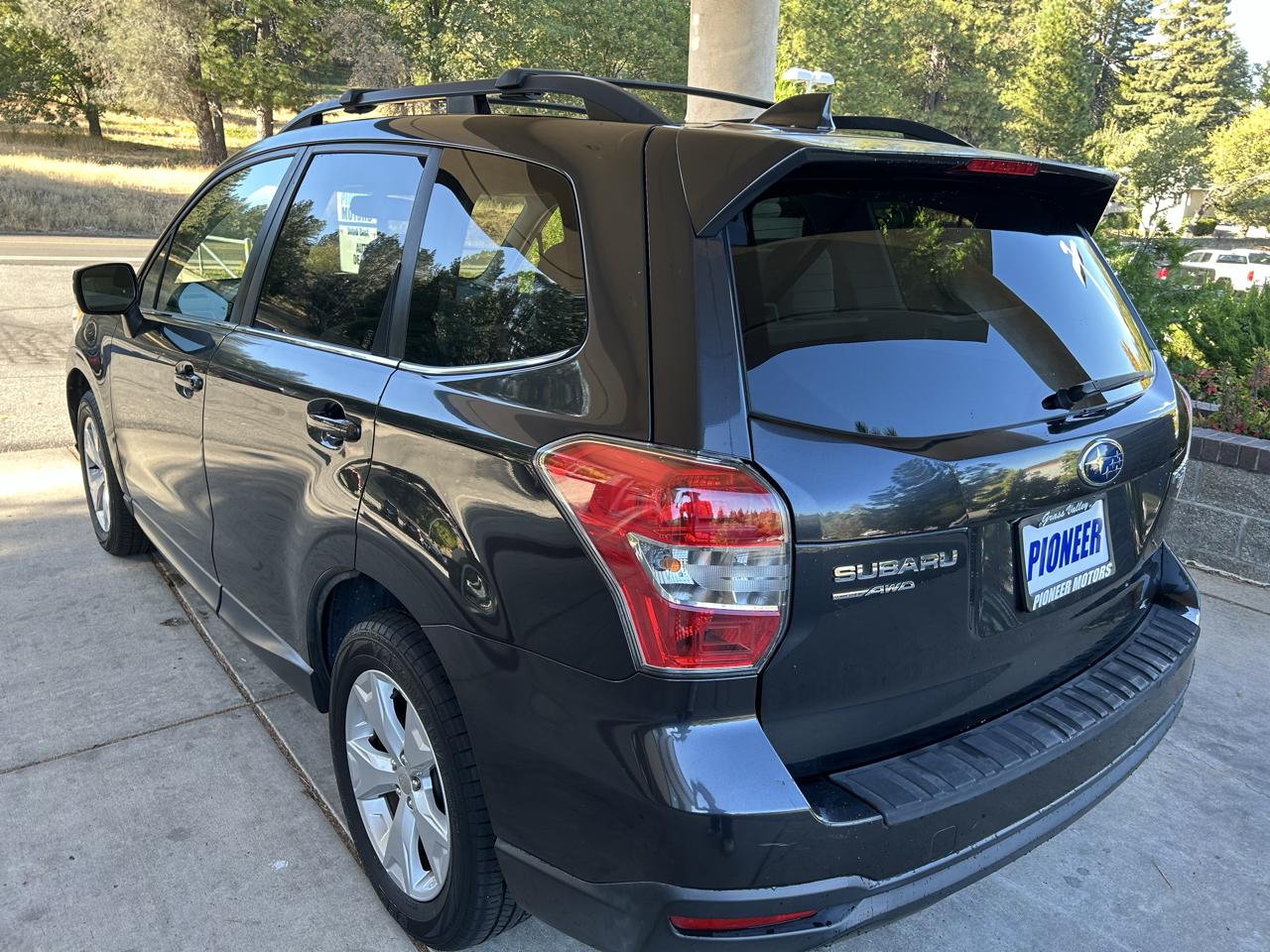 Subaru Forester 4dr CVT 2.5i Limited PZEV 2016