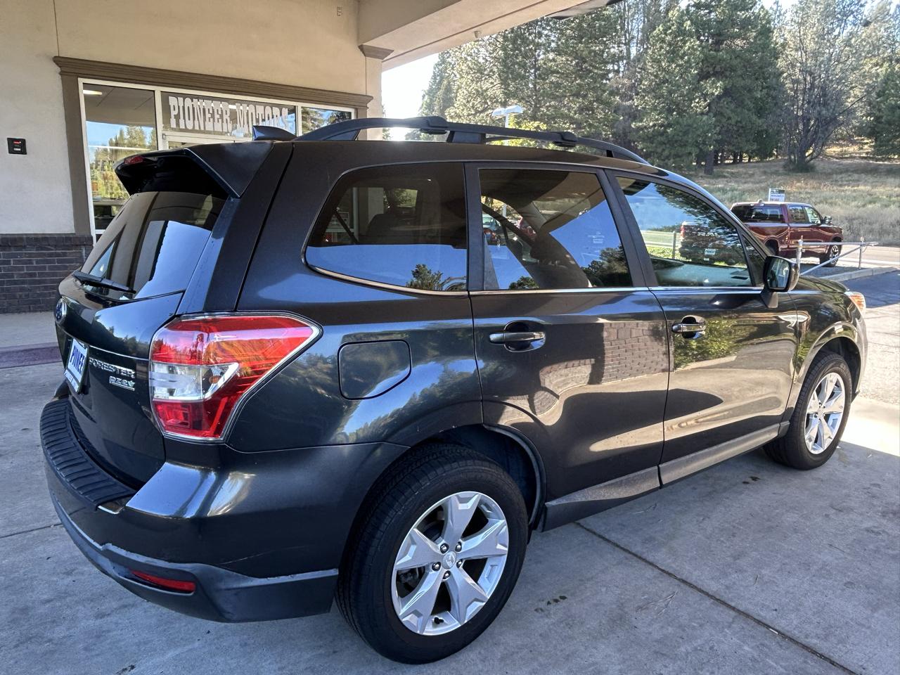 Subaru Forester 4dr CVT 2.5i Limited PZEV 2016