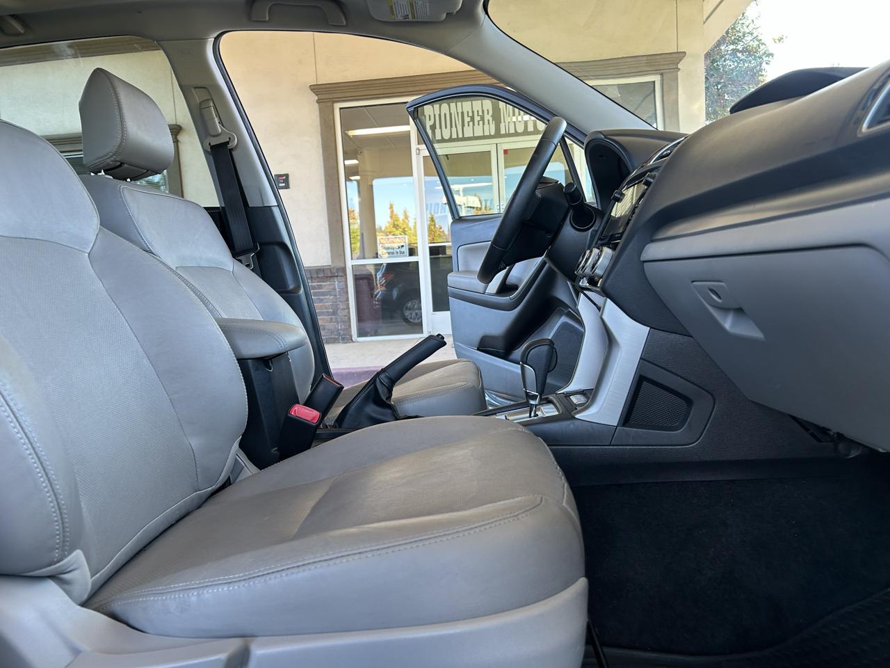 Subaru Forester 4dr CVT 2.5i Limited PZEV 2016