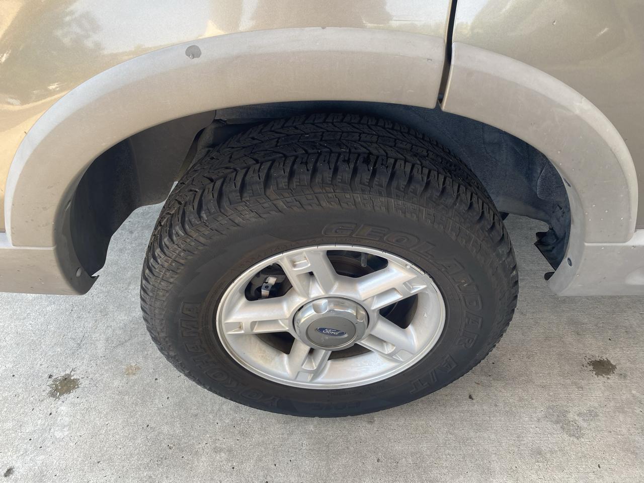 Ford Explorer 4dr 114" WB XLT 4WD 2002