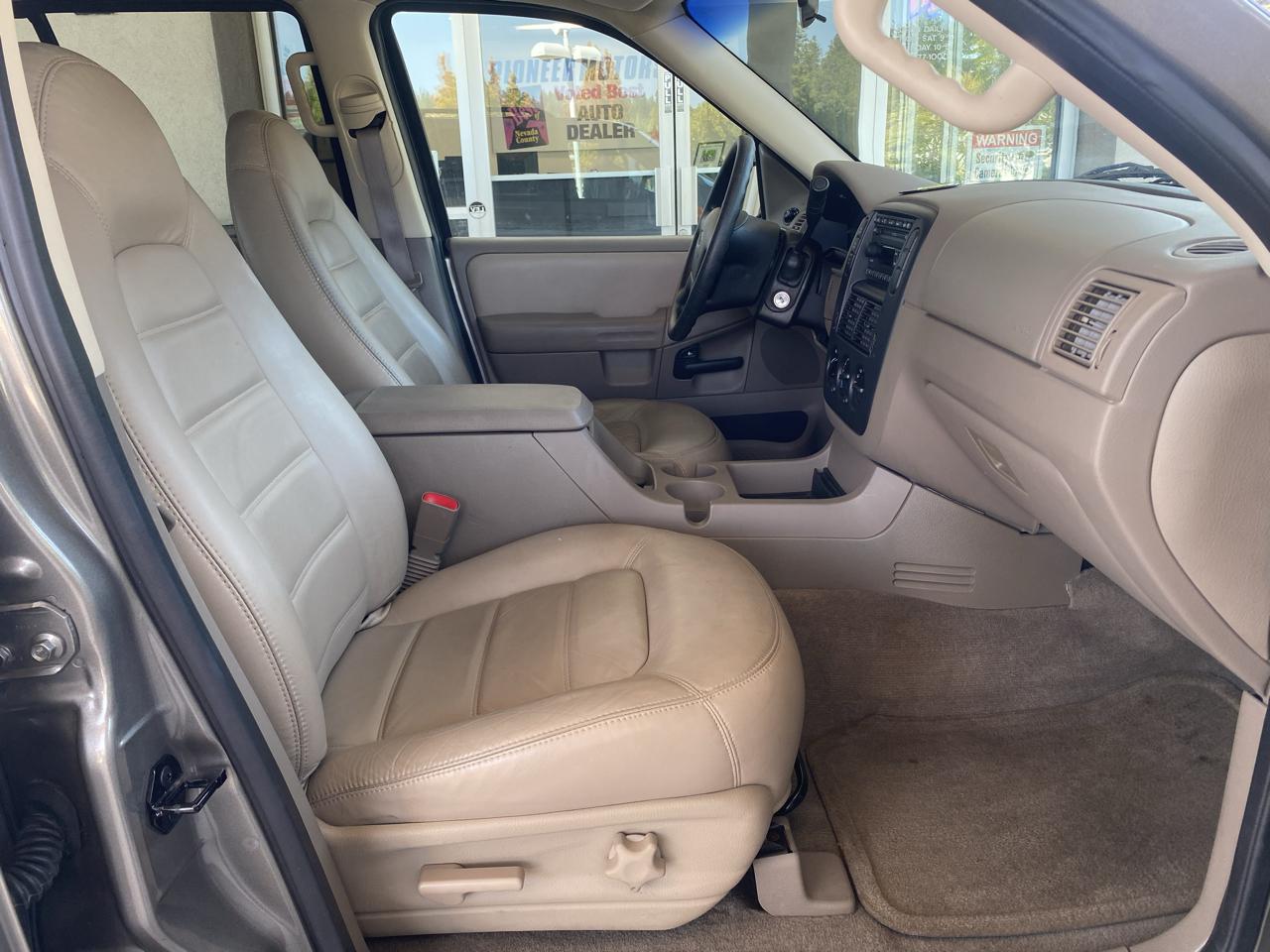 Ford Explorer 4dr 114" WB XLT 4WD 2002
