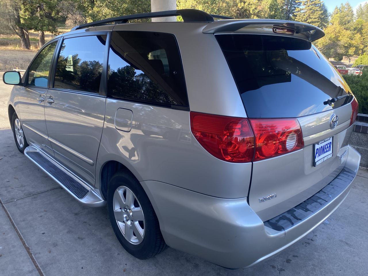 Toyota Sienna  2006