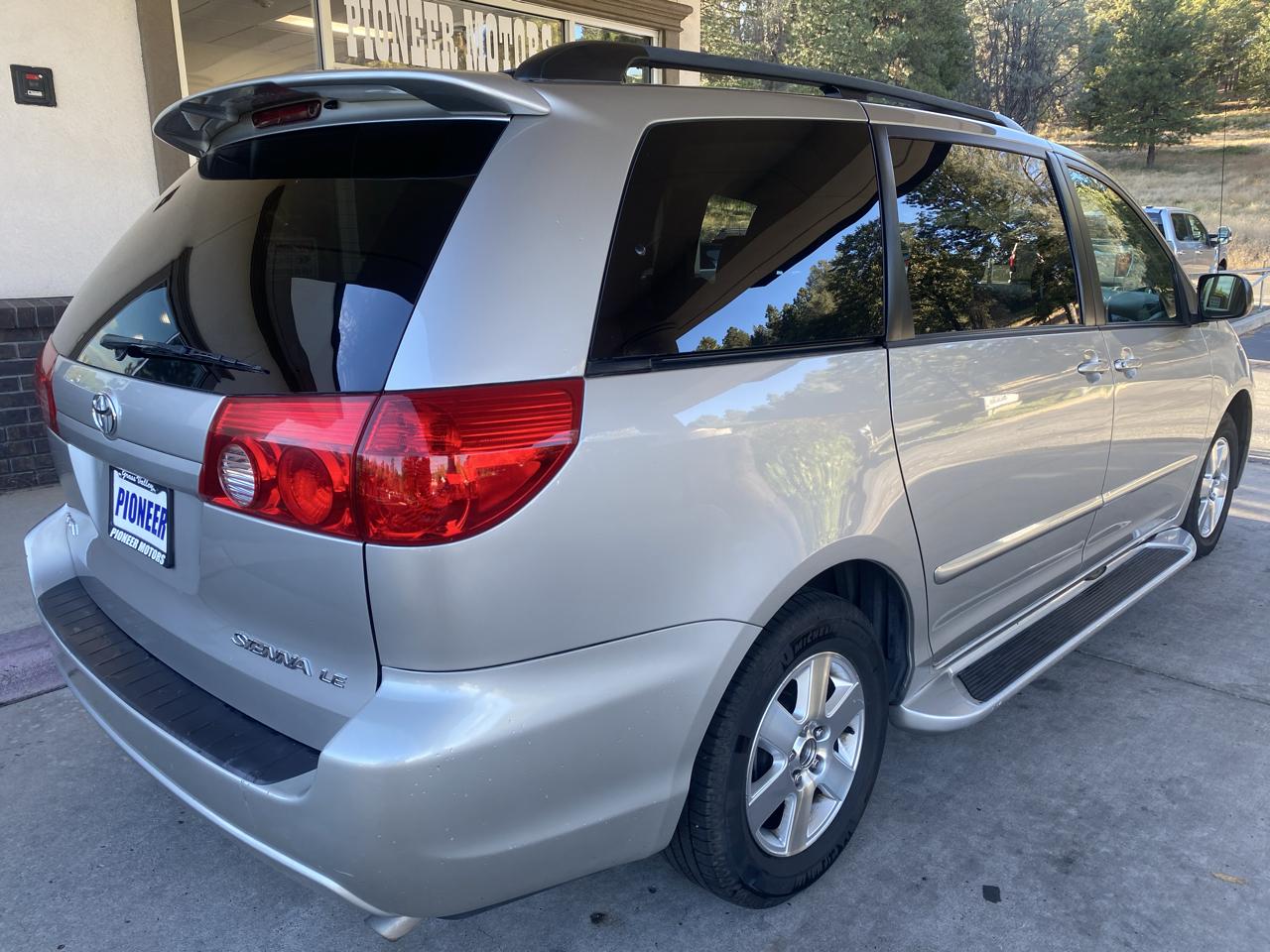 Toyota Sienna  2006