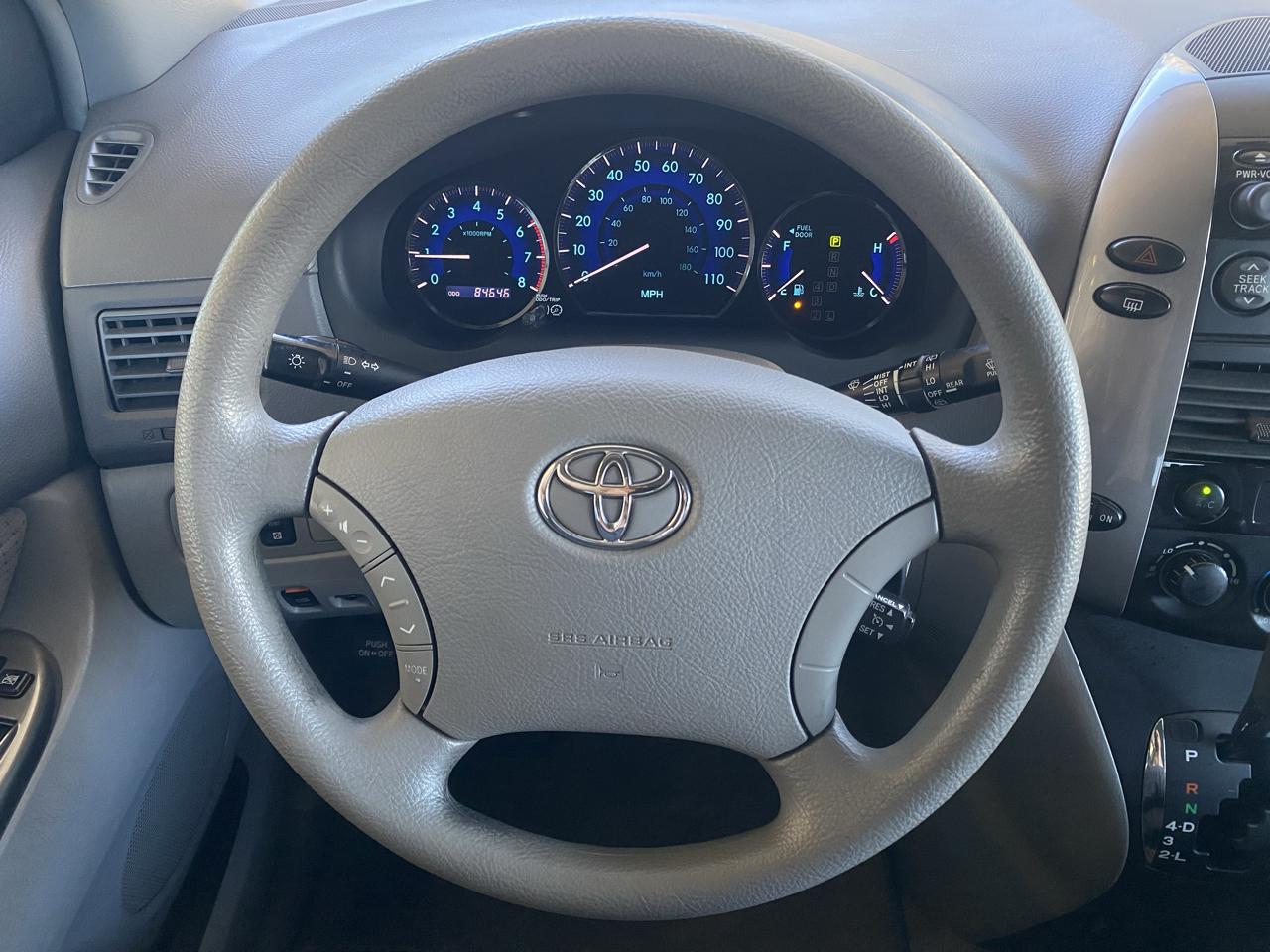 Toyota Sienna  2006