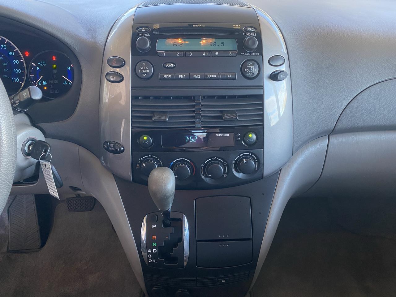 Toyota Sienna  2006