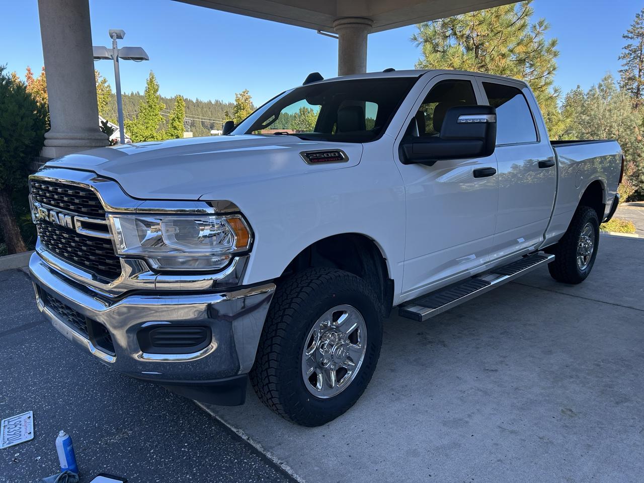 RAM 2500 Tradesman 4x4 Crew Cab 6'4" Box 2023