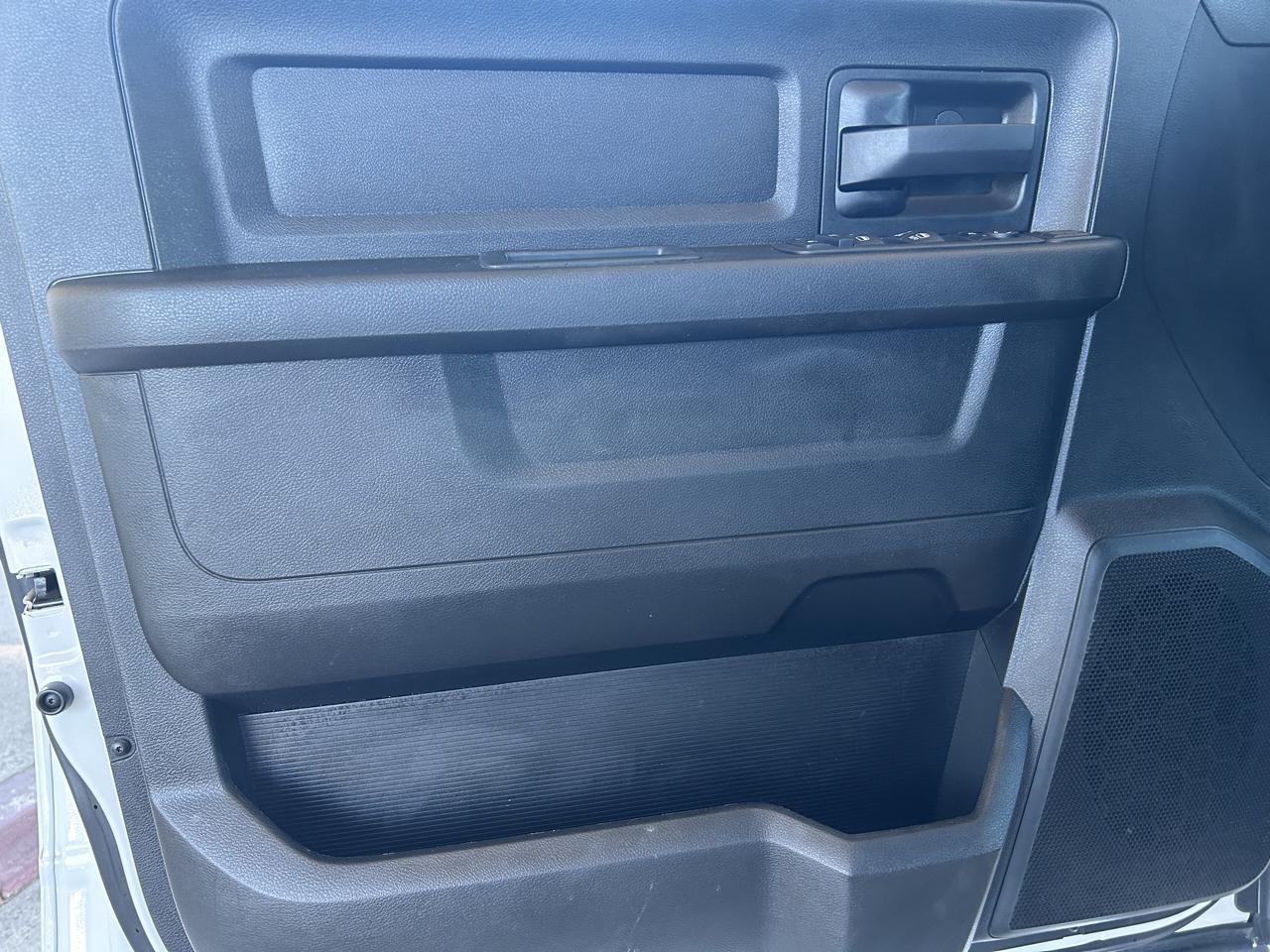 RAM 2500 Tradesman 4x4 Crew Cab 6'4" Box 2023