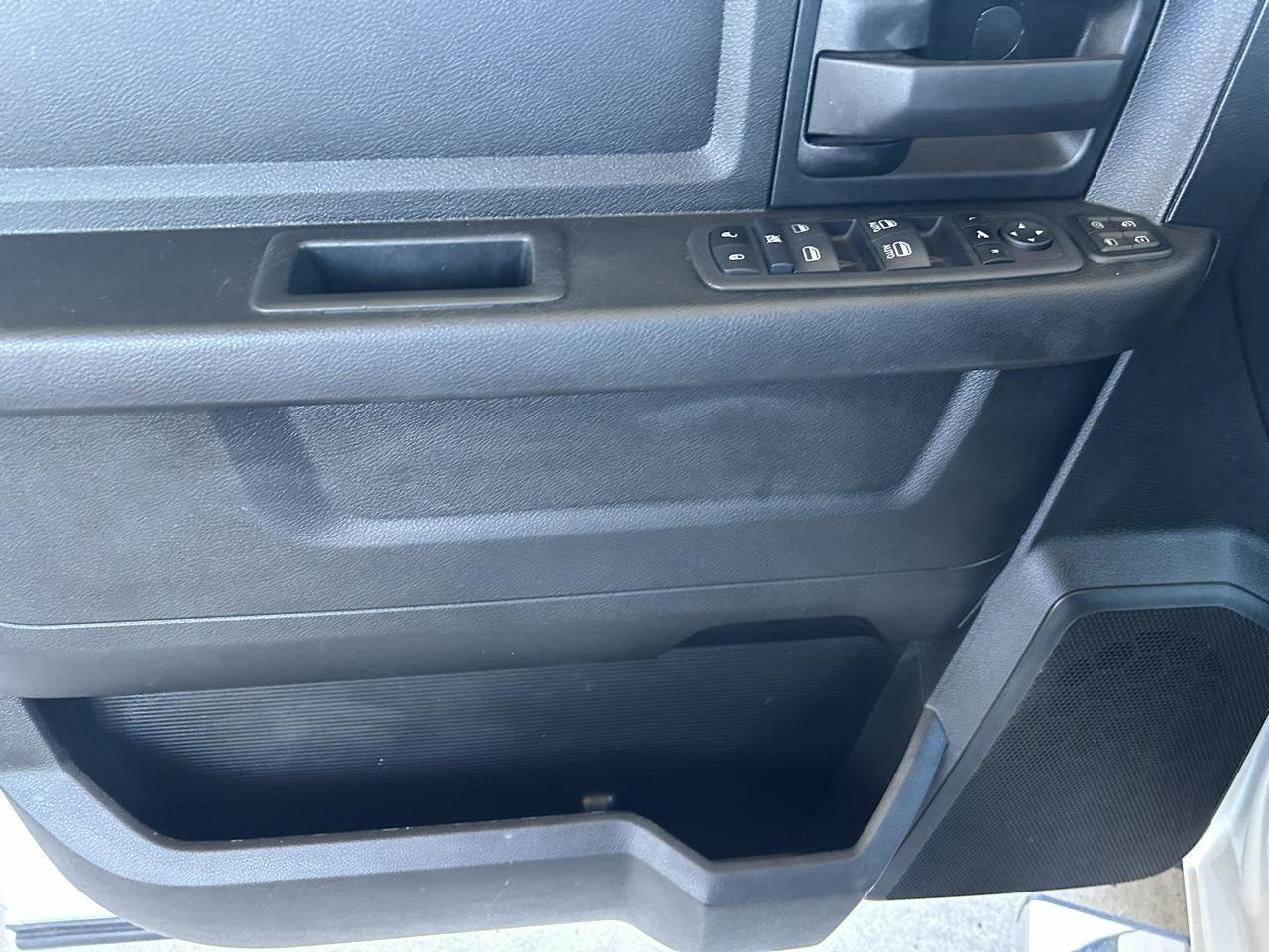 RAM 2500 Tradesman 4x4 Crew Cab 6'4" Box 2023