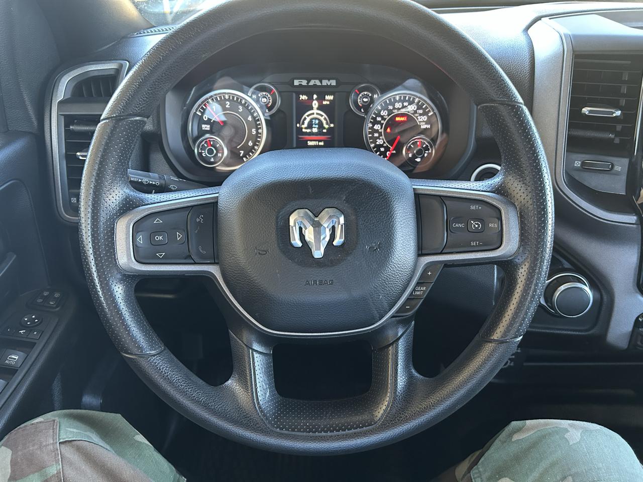 RAM 2500 Tradesman 4x4 Crew Cab 6'4" Box 2023