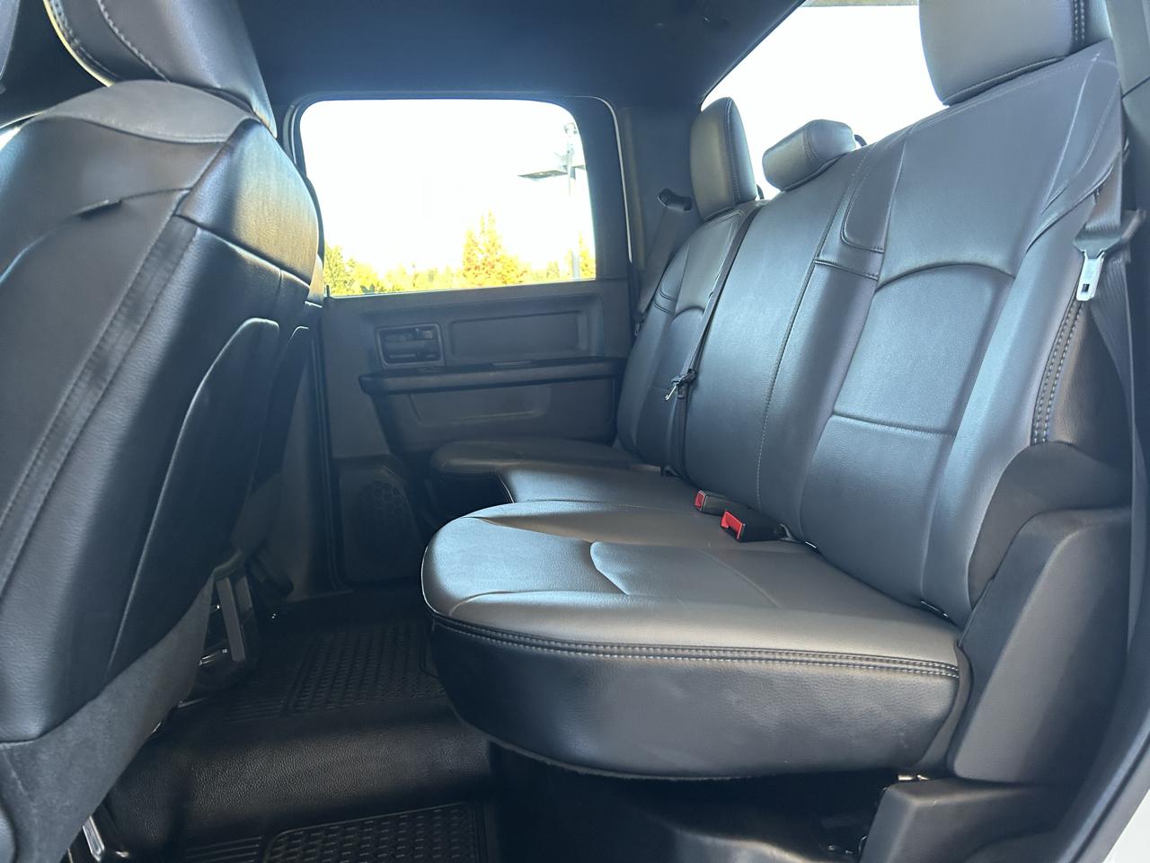 RAM 2500 Tradesman 4x4 Crew Cab 6'4" Box 2023