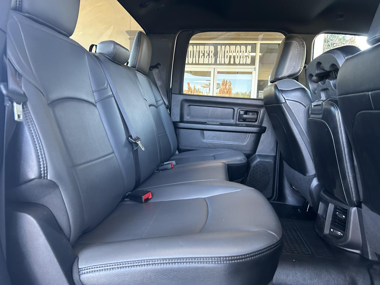 RAM 2500 Tradesman 4x4 Crew Cab 6'4" Box 2023