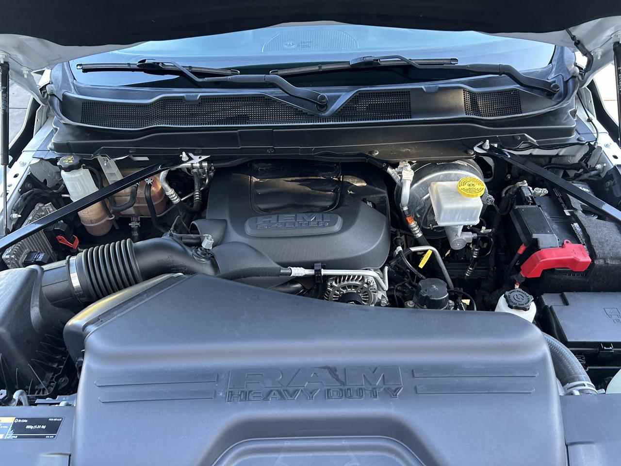 RAM 2500 Tradesman 4x4 Crew Cab 6'4" Box 2023