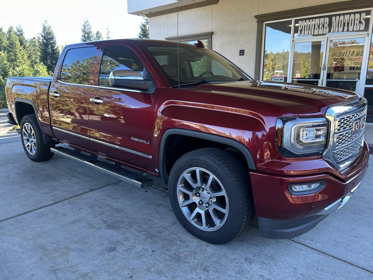 GMC Sierra 1500 4WD Crew Cab 143.5" Denali 2017