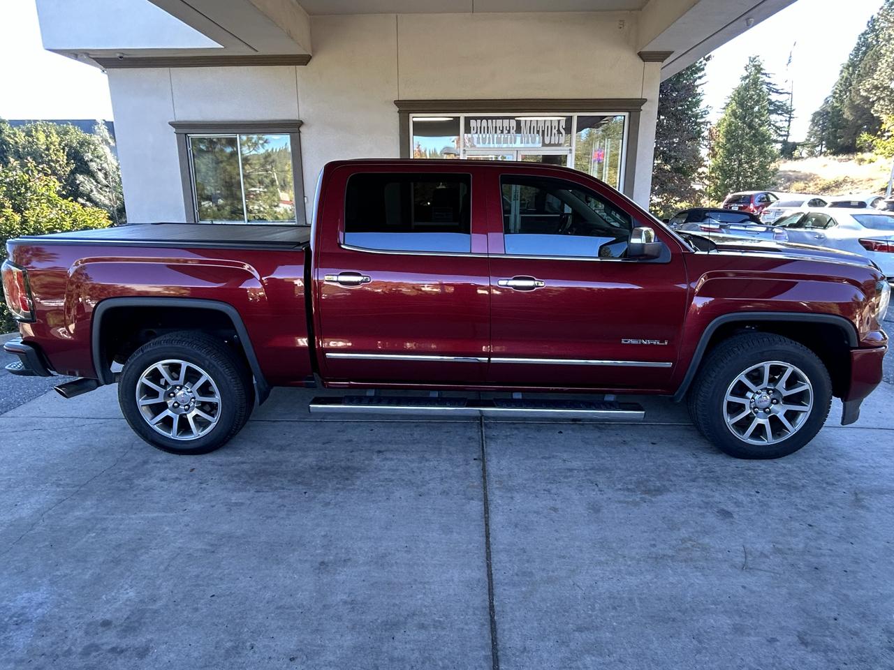 GMC Sierra 1500 4WD Crew Cab 143.5" Denali 2017