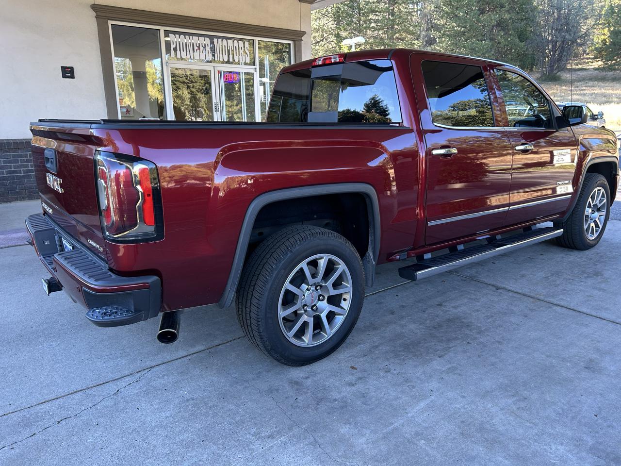 GMC Sierra 1500 4WD Crew Cab 143.5" Denali 2017