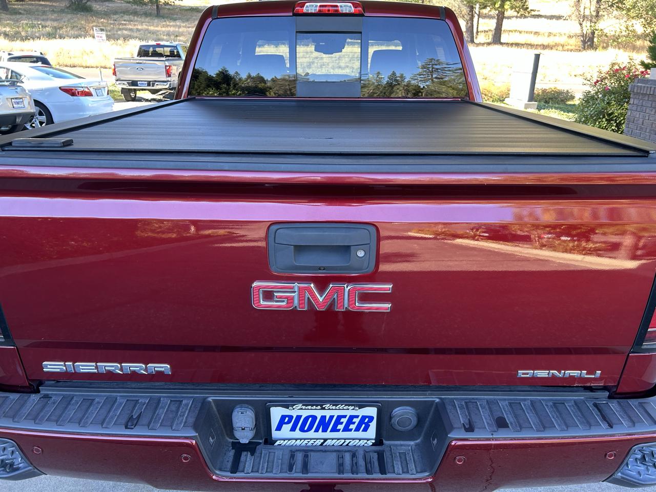 GMC Sierra 1500 4WD Crew Cab 143.5" Denali 2017