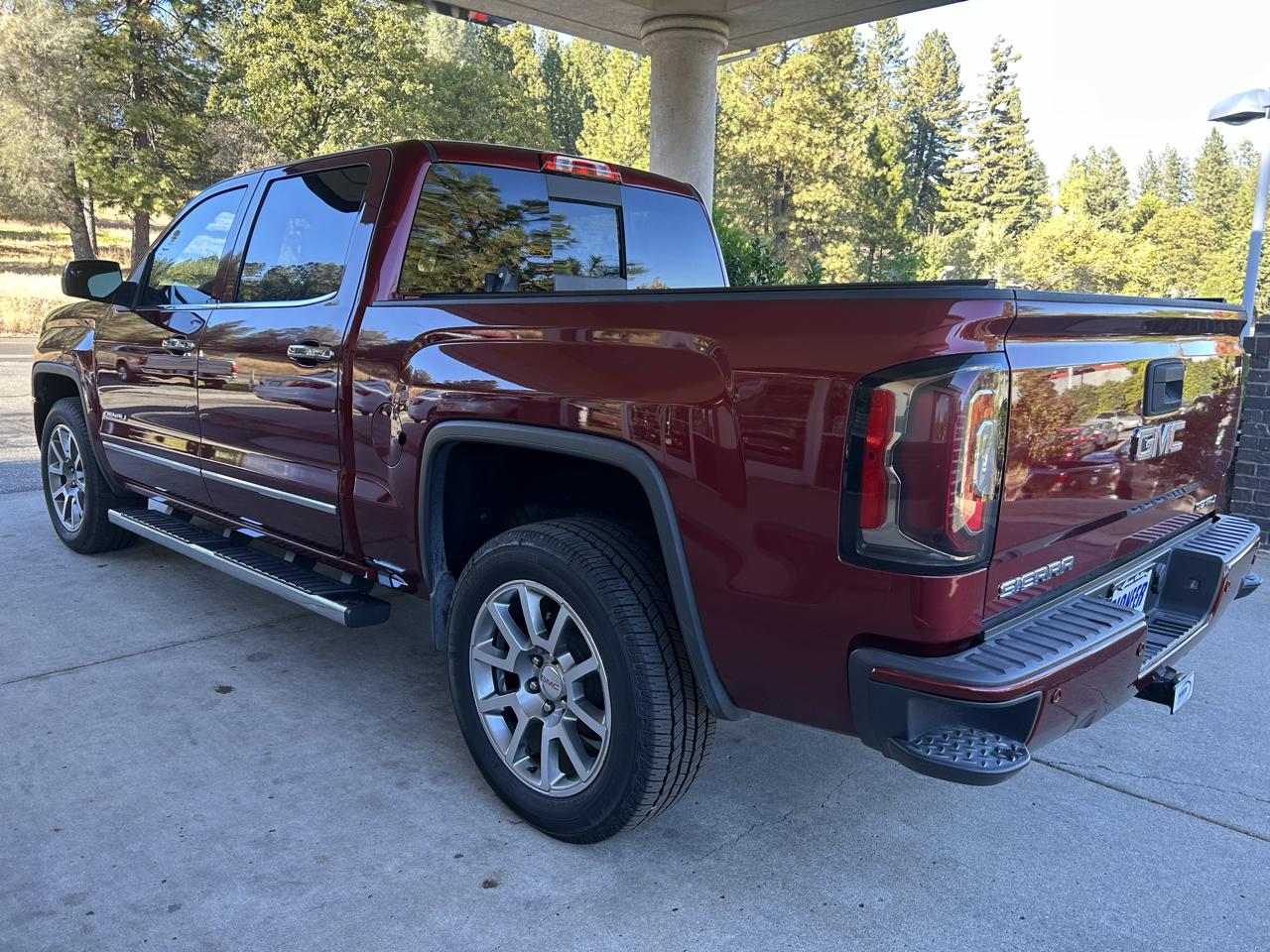 GMC Sierra 1500 4WD Crew Cab 143.5" Denali 2017