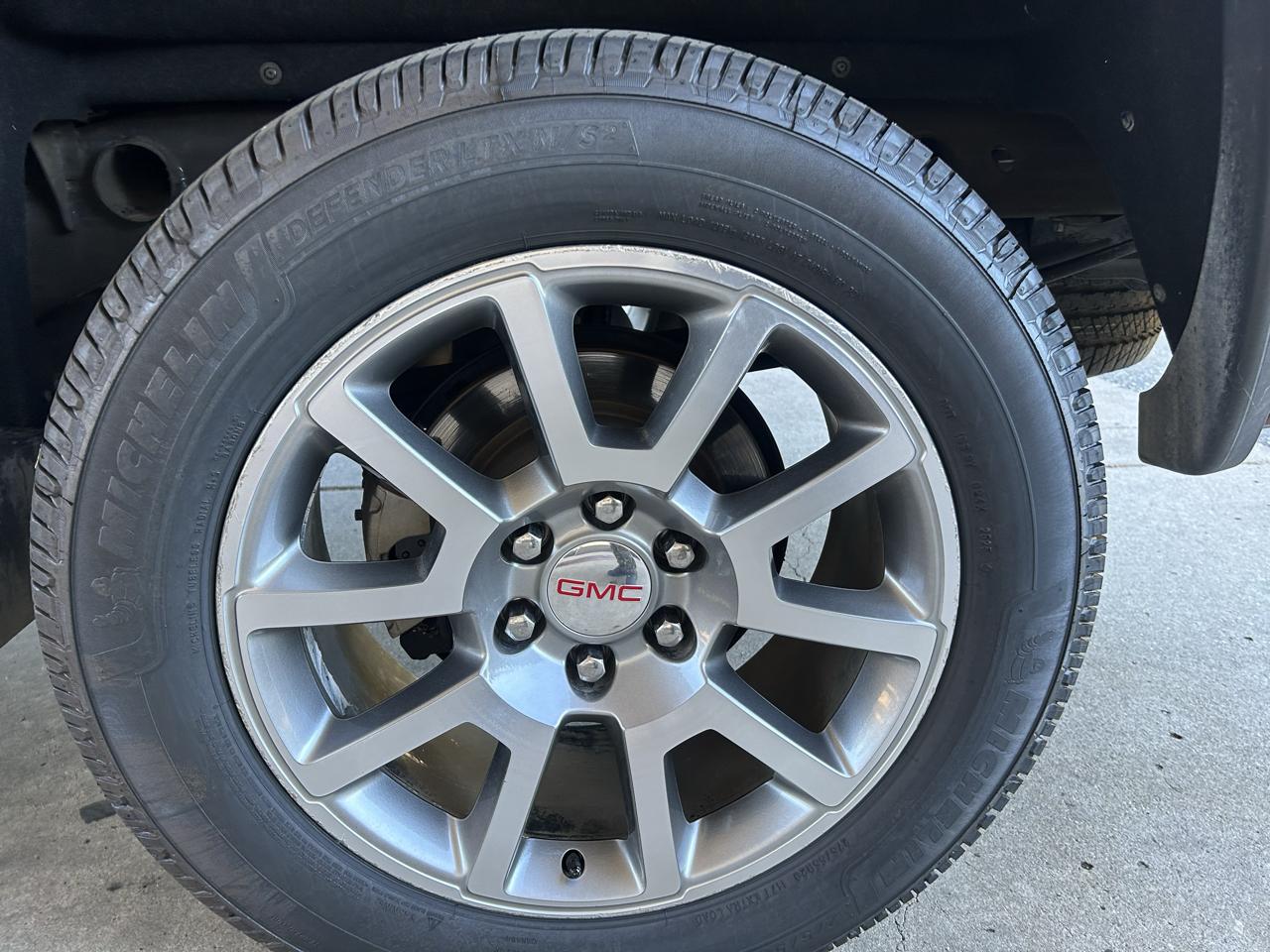 GMC Sierra 1500 4WD Crew Cab 143.5" Denali 2017