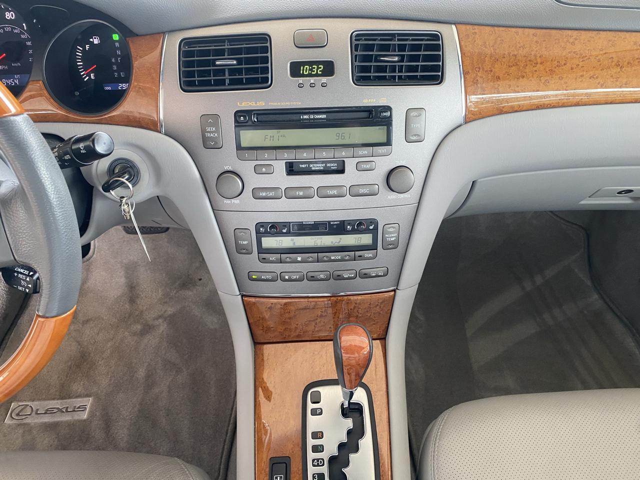 Lexus ES 330 4dr Sdn 2005
