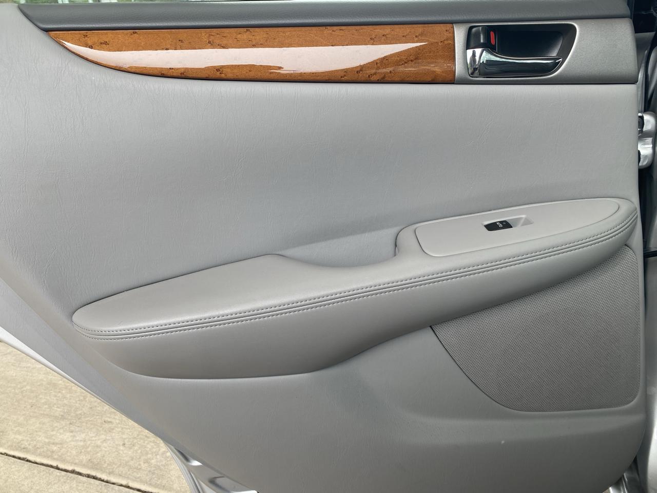 Lexus ES 330 4dr Sdn 2005