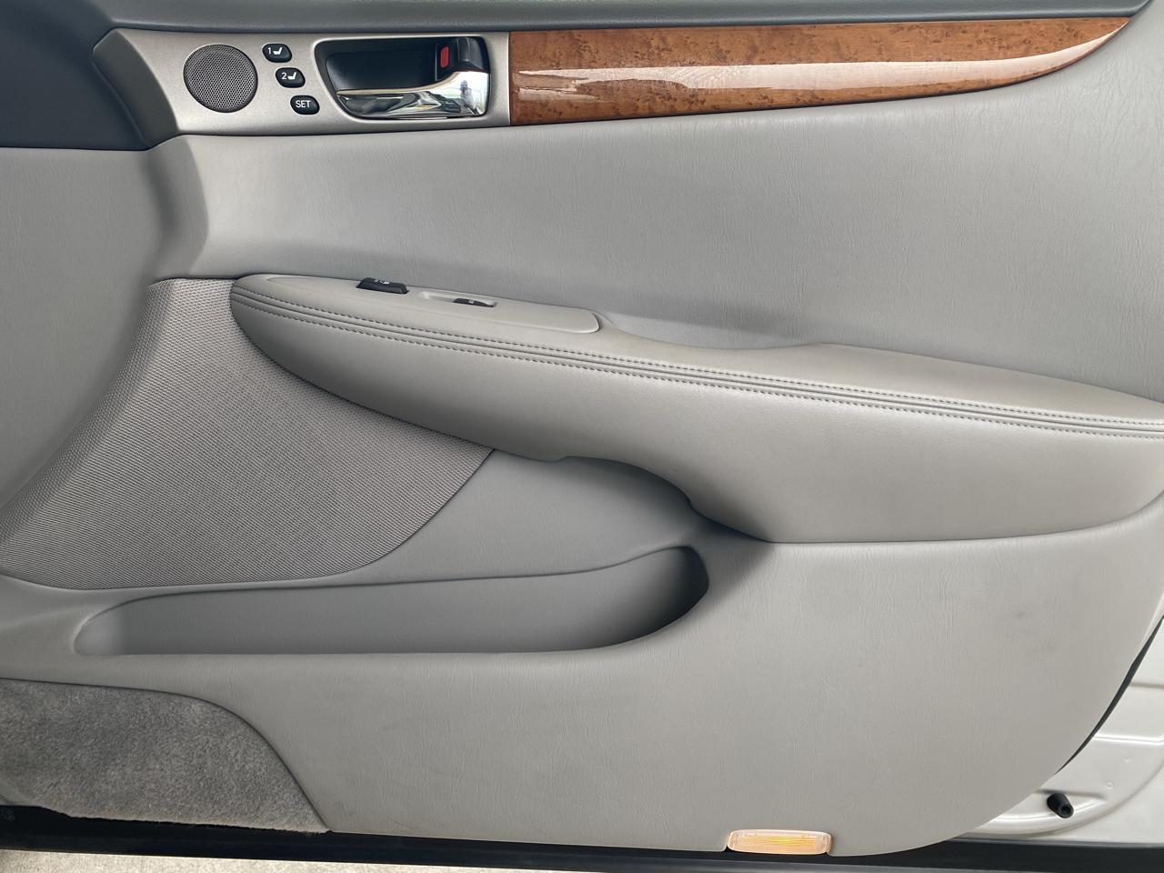 Lexus ES 330 4dr Sdn 2005