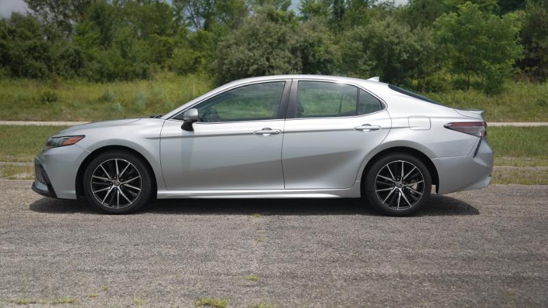 Toyota Camry SE 2021