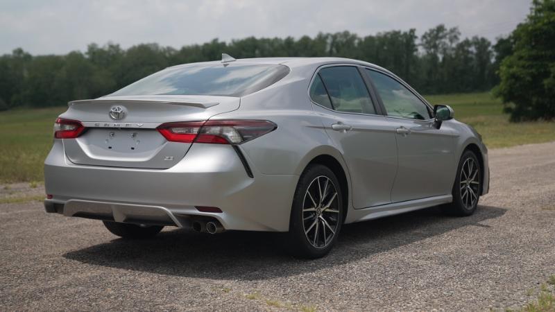 Toyota Camry SE 2021