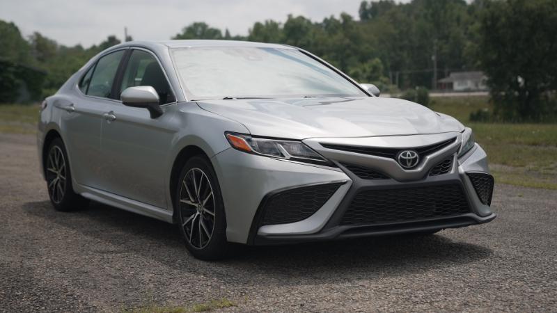 Toyota Camry SE 2021