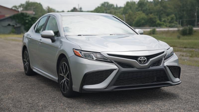 Toyota Camry SE 2021