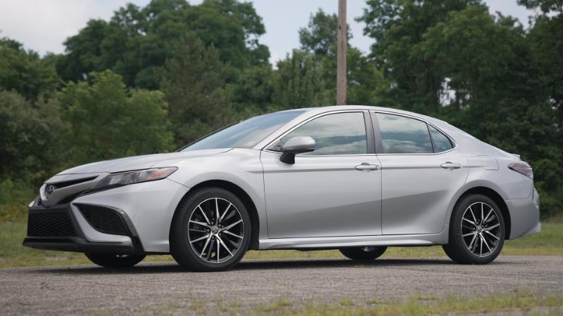 Toyota Camry SE 2021