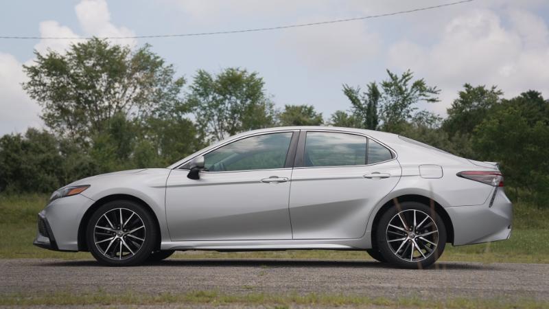 Toyota Camry SE 2021