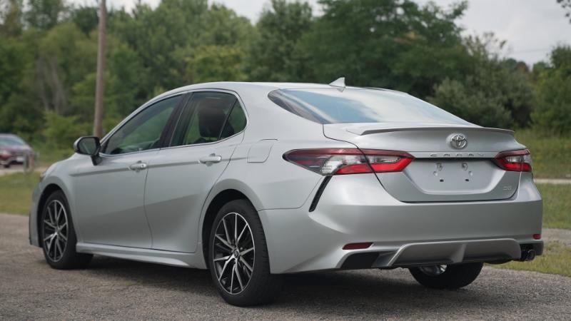 Toyota Camry SE 2021