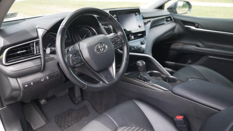 Toyota Camry SE 2021