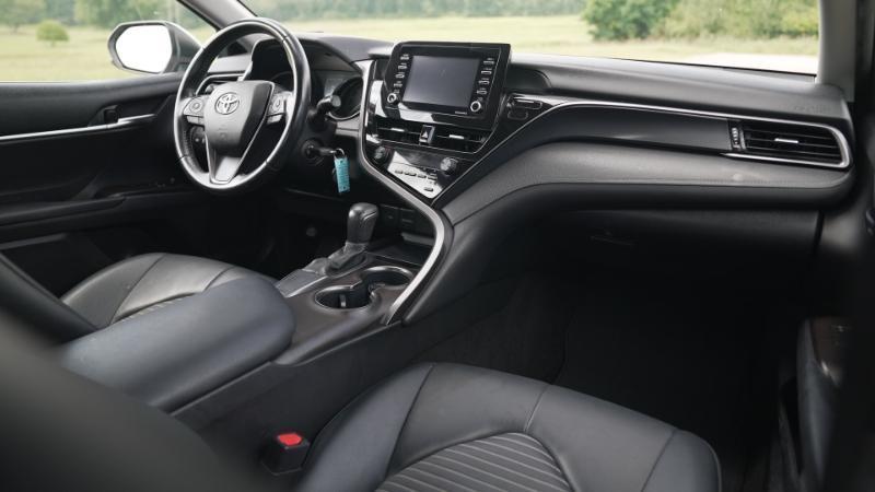 Toyota Camry SE 2021