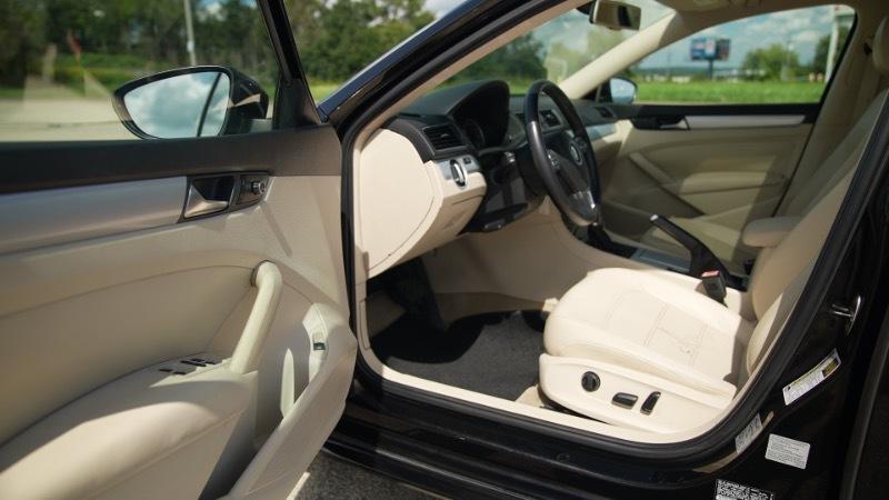 Volkswagen Passat 2.5L SE AT 2012