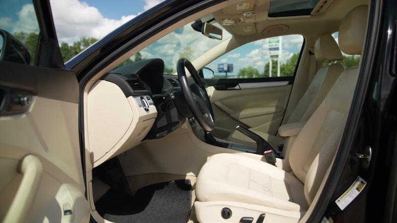 Volkswagen Passat 2.5L SE AT 2012