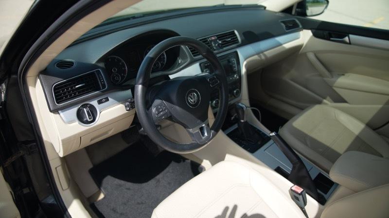 Volkswagen Passat 2.5L SE AT 2012