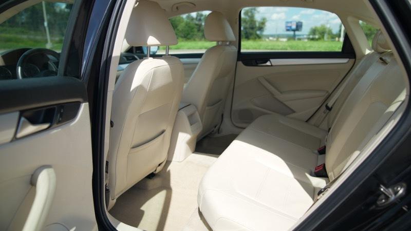 Volkswagen Passat 2.5L SE AT 2012