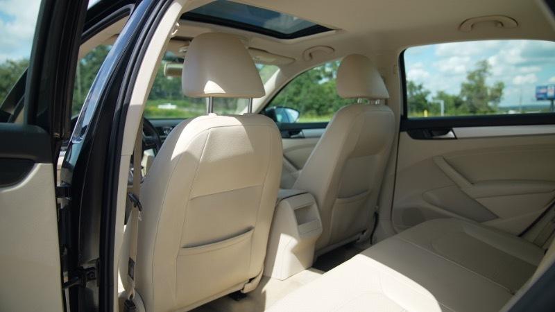 Volkswagen Passat 2.5L SE AT 2012