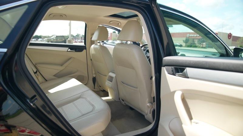 Volkswagen Passat 2.5L SE AT 2012
