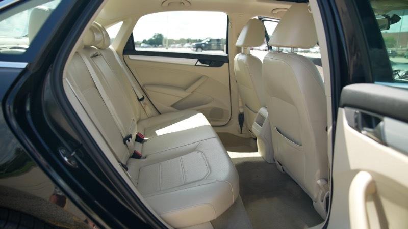Volkswagen Passat 2.5L SE AT 2012
