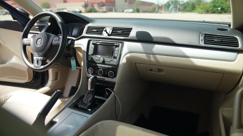 Volkswagen Passat 2.5L SE AT 2012