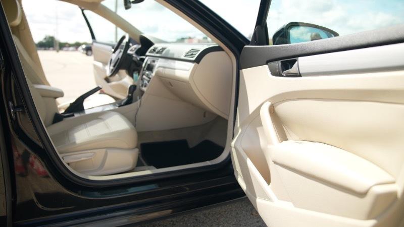 Volkswagen Passat 2.5L SE AT 2012
