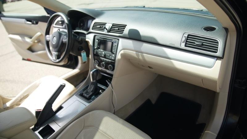 Volkswagen Passat 2.5L SE AT 2012