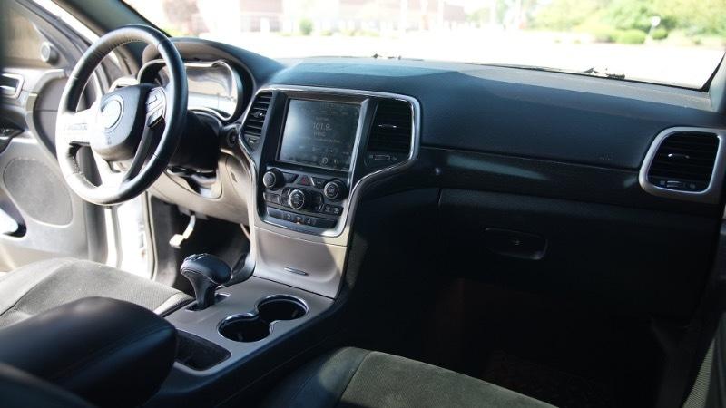 Jeep Grand Cherokee Laredo 4WD 2015